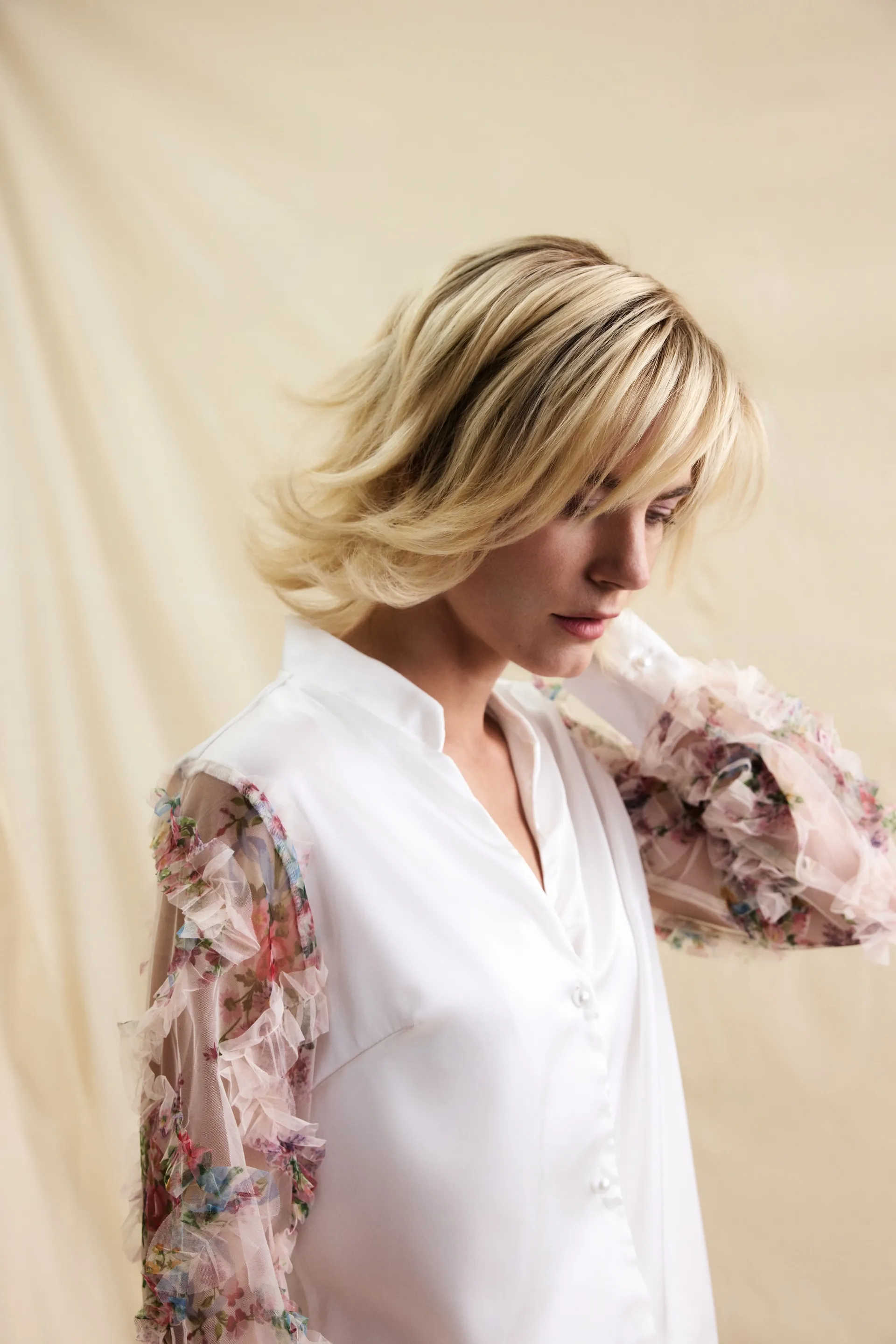 Light Love Echthaarperücke im natürlichen Licht