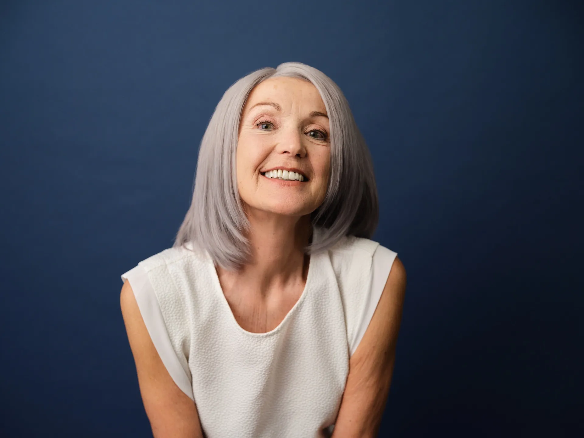 Echthaarperücke Love Shaker in elegantem Grau