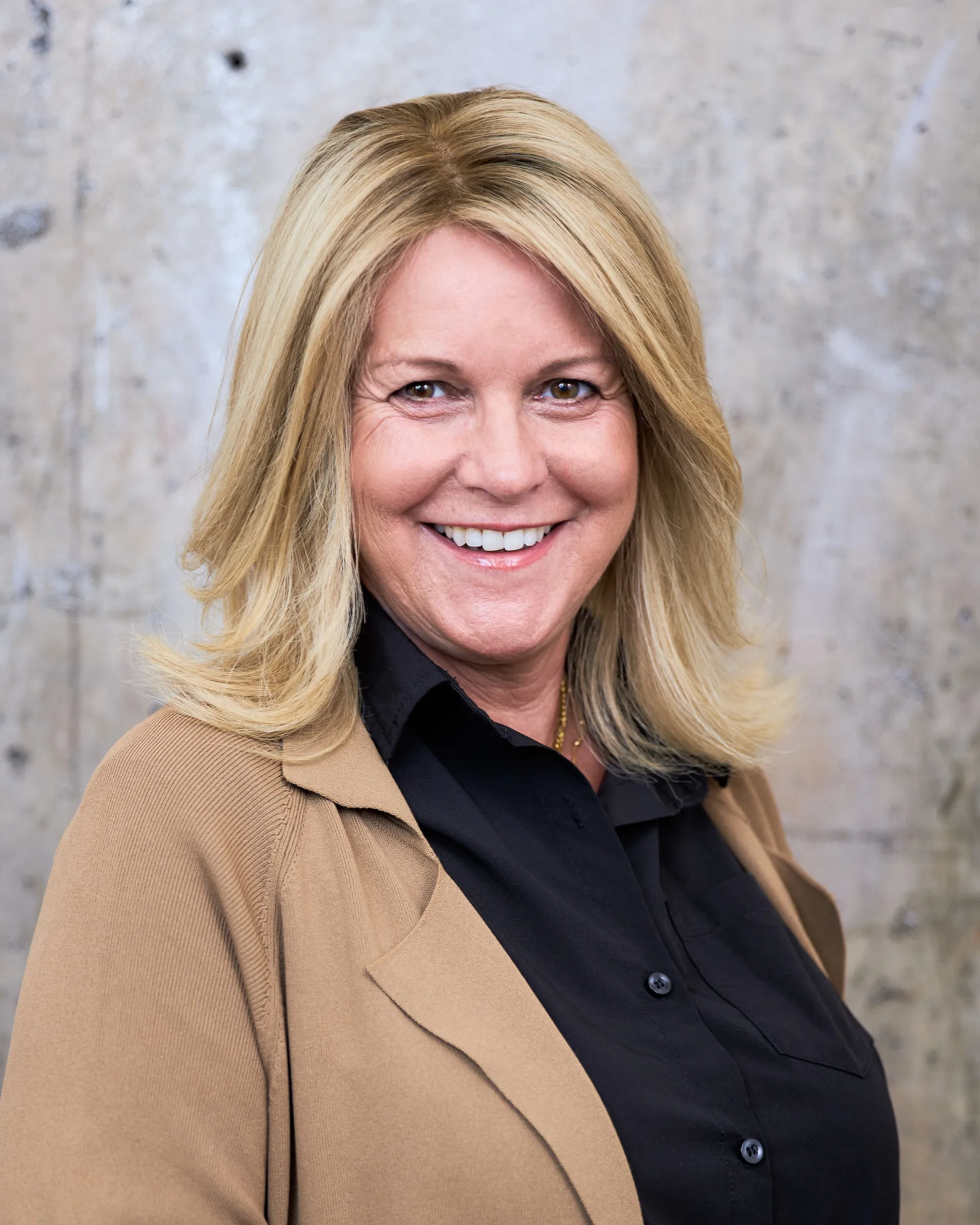 Natürlich gestylte Echthaarperücke vom Perückenstylist