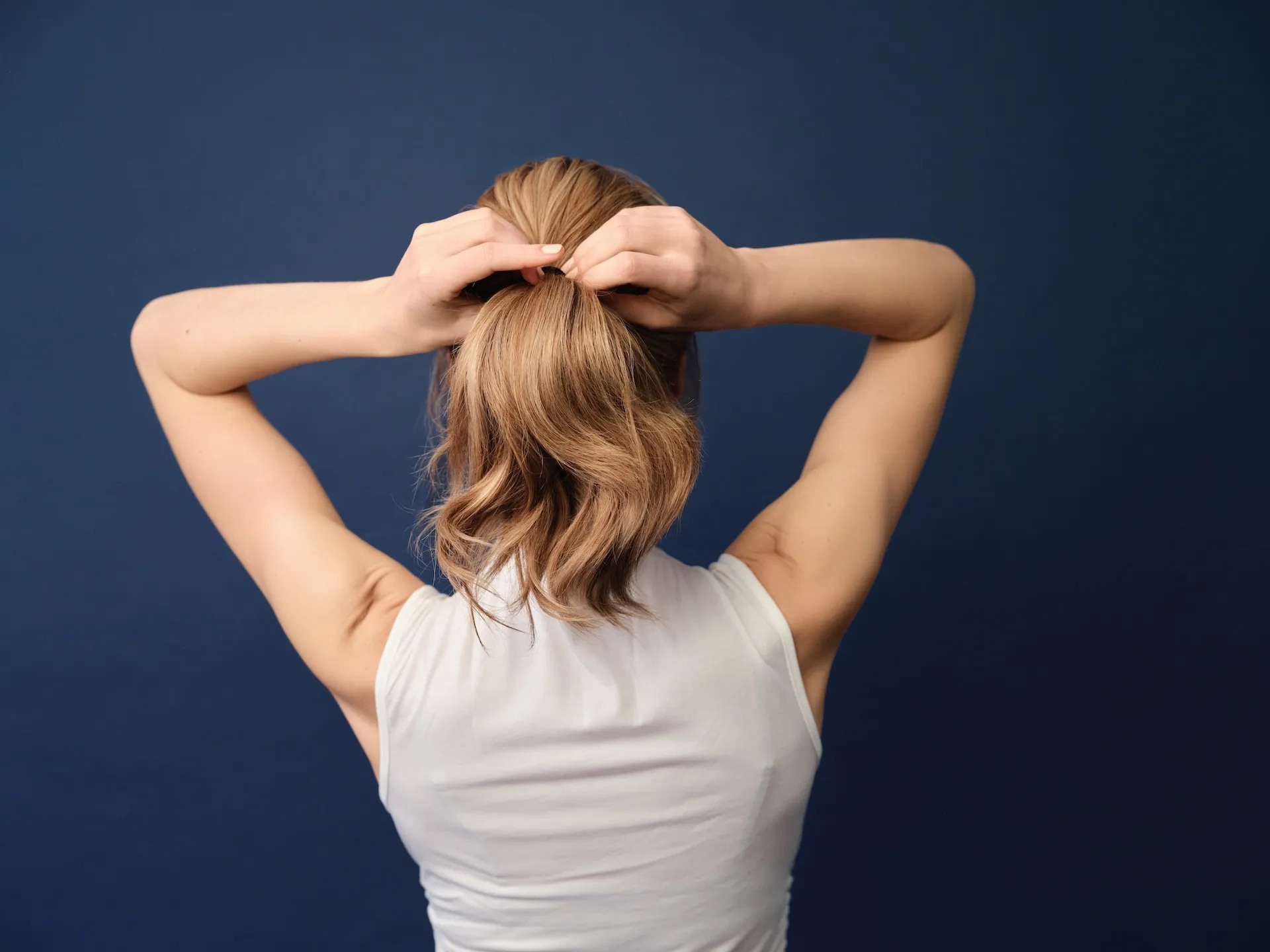 Blaue Echthaarperücke Secret Love im Detail