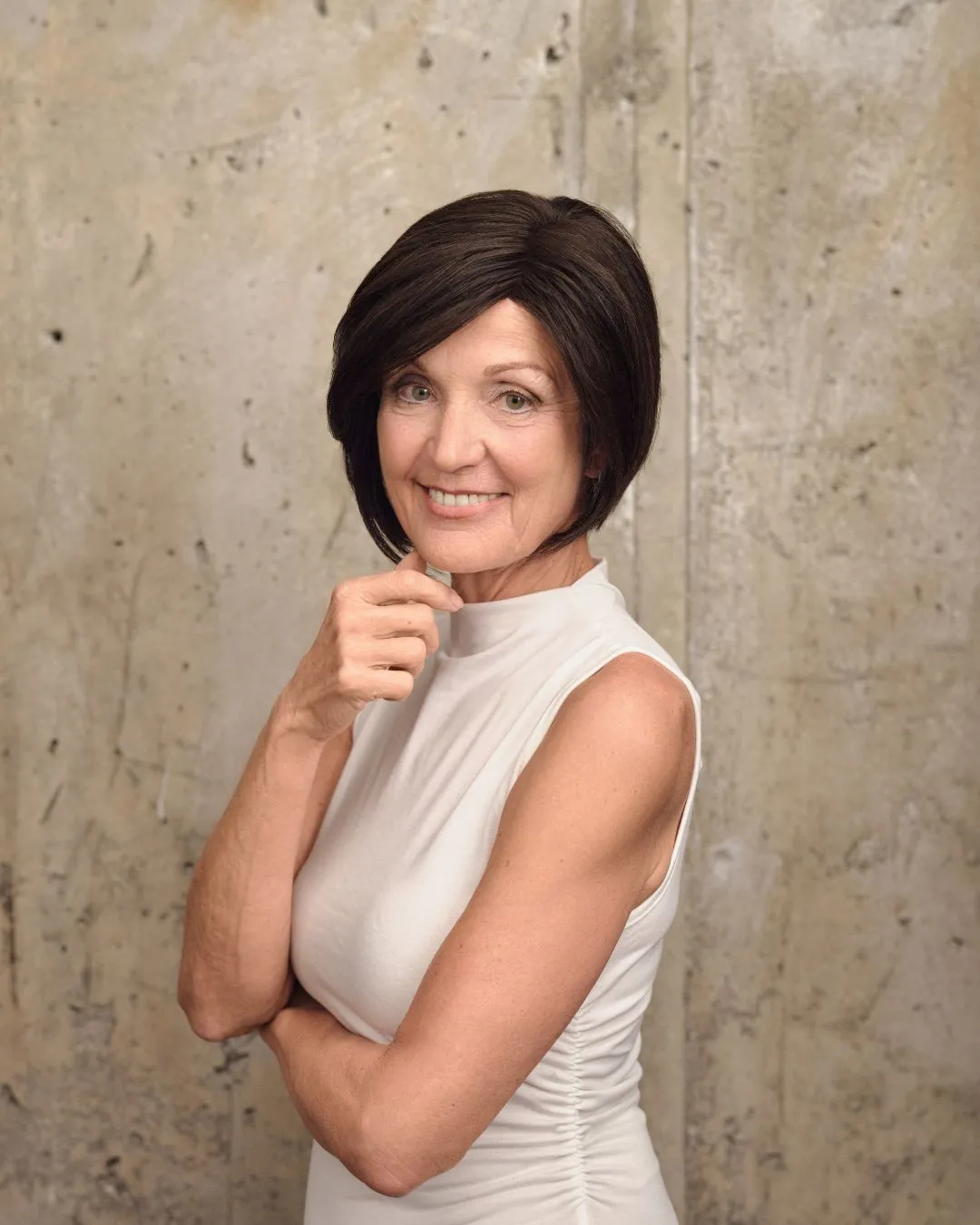 Elegante braune Bob-Perücke für einen selbstbewussten Auftritt