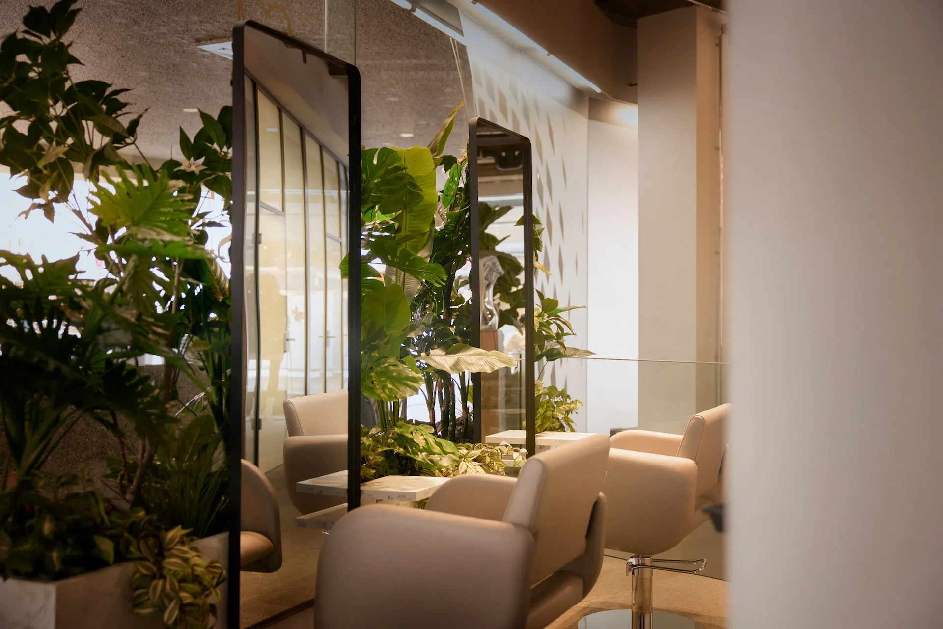 Einladender Empfangsbereich des Perückenstudios in der Nürnberger Innenstadt